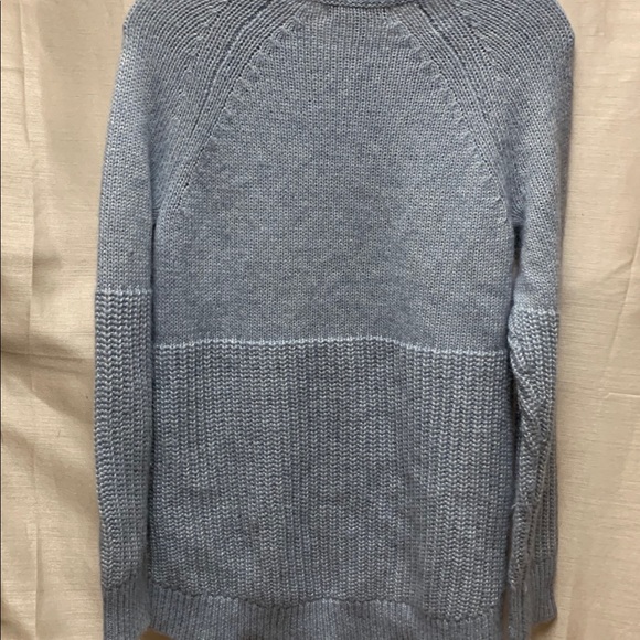 Banana Republic light blue sweater - Picture 7 of 7